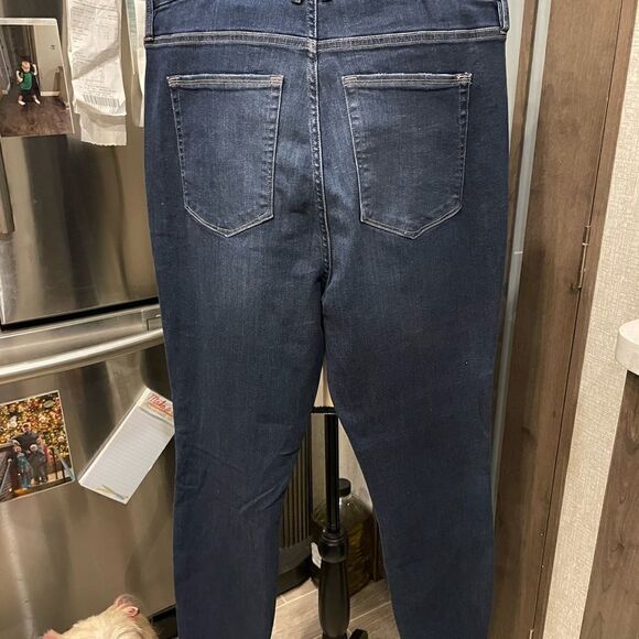 NWT Good American Jeans  - Picture 4 of 4
